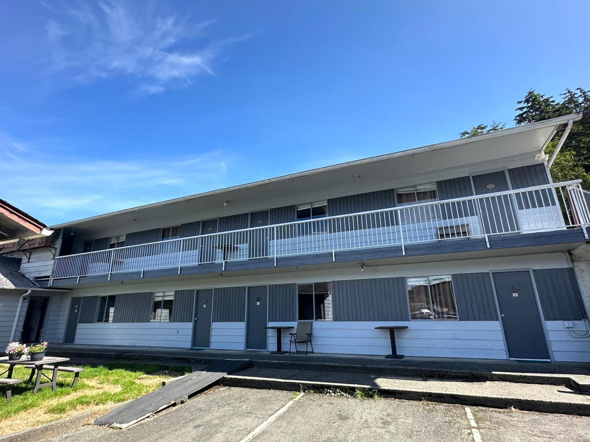 Island West Resort Ucluelet Exterior photo