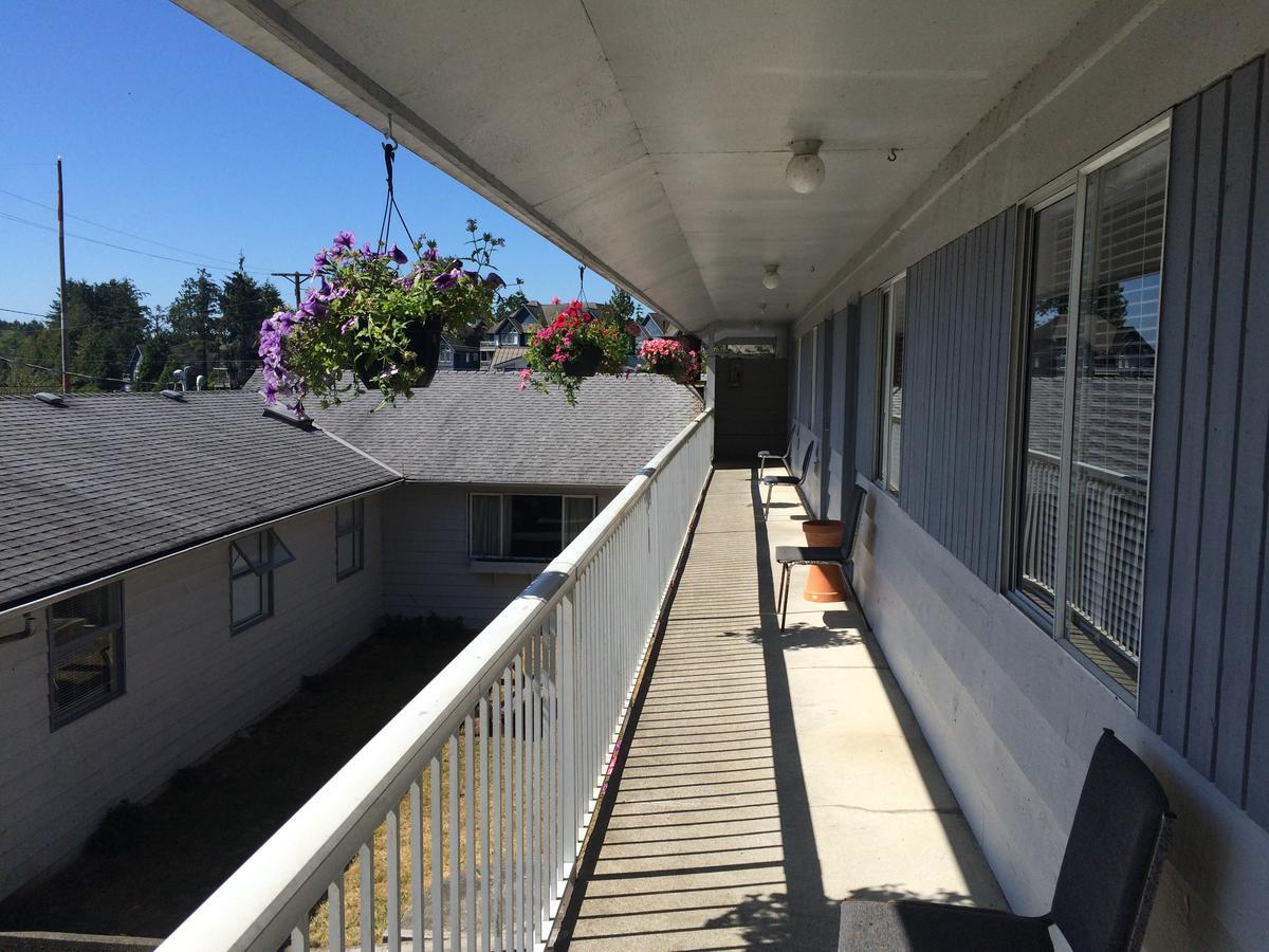Island West Resort-Motel Ucluelet Exterior photo